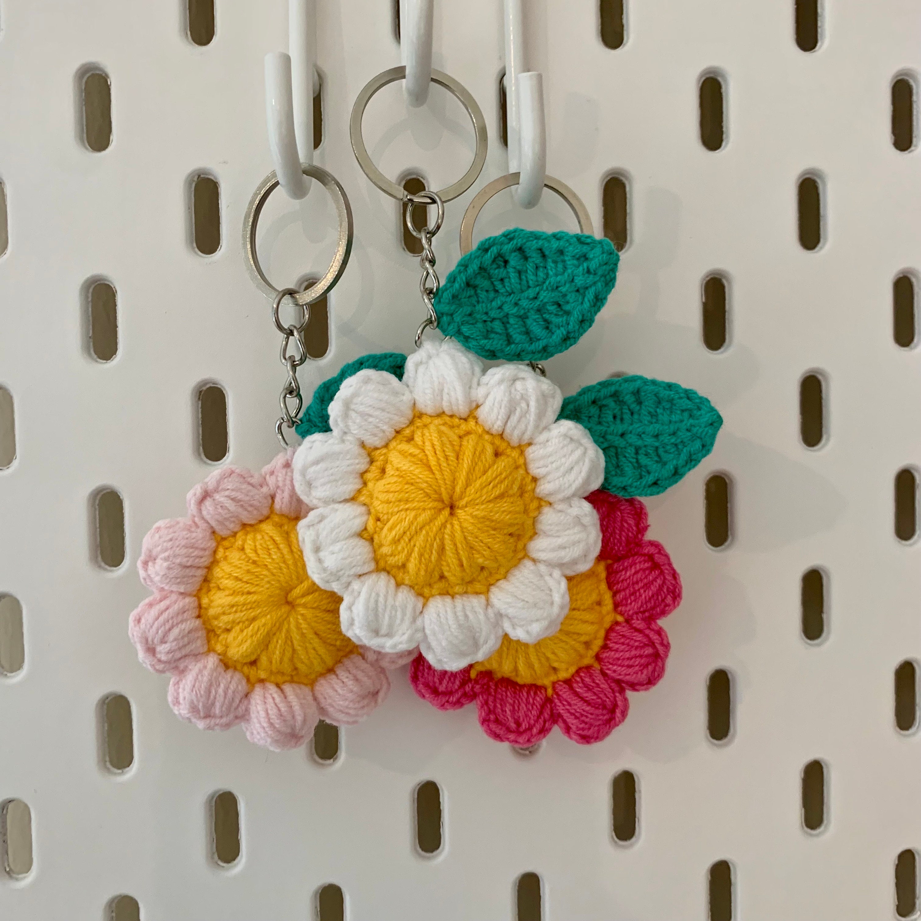 2 Portachiavi Da Polso Bohémien A Forma Di Margherita – Fatti A Mano All'Uncinetto, Multicolore (Verde E Rosa), Regalo Per Donne E Ragazze
