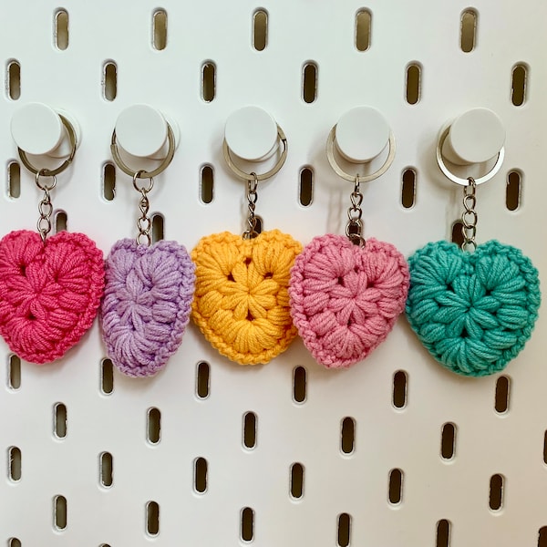 Crochet Heart Keychain Pattern, Gift Crochet Keychain for wedding or other special occasions