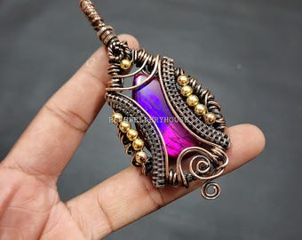 Ciondolo in labradorite rosa flash avvolto in filo di rame fatto a mano - Italia