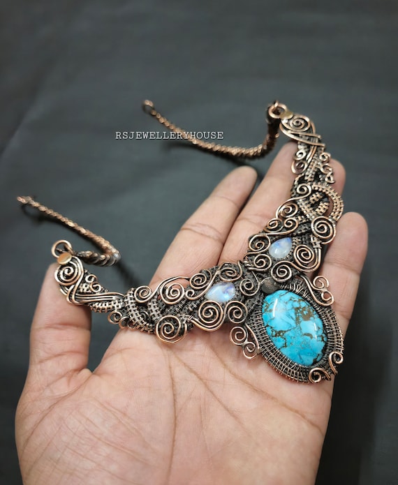 Pendentif de bijoux ethniques faits à la main en pierre de lune arc-en
