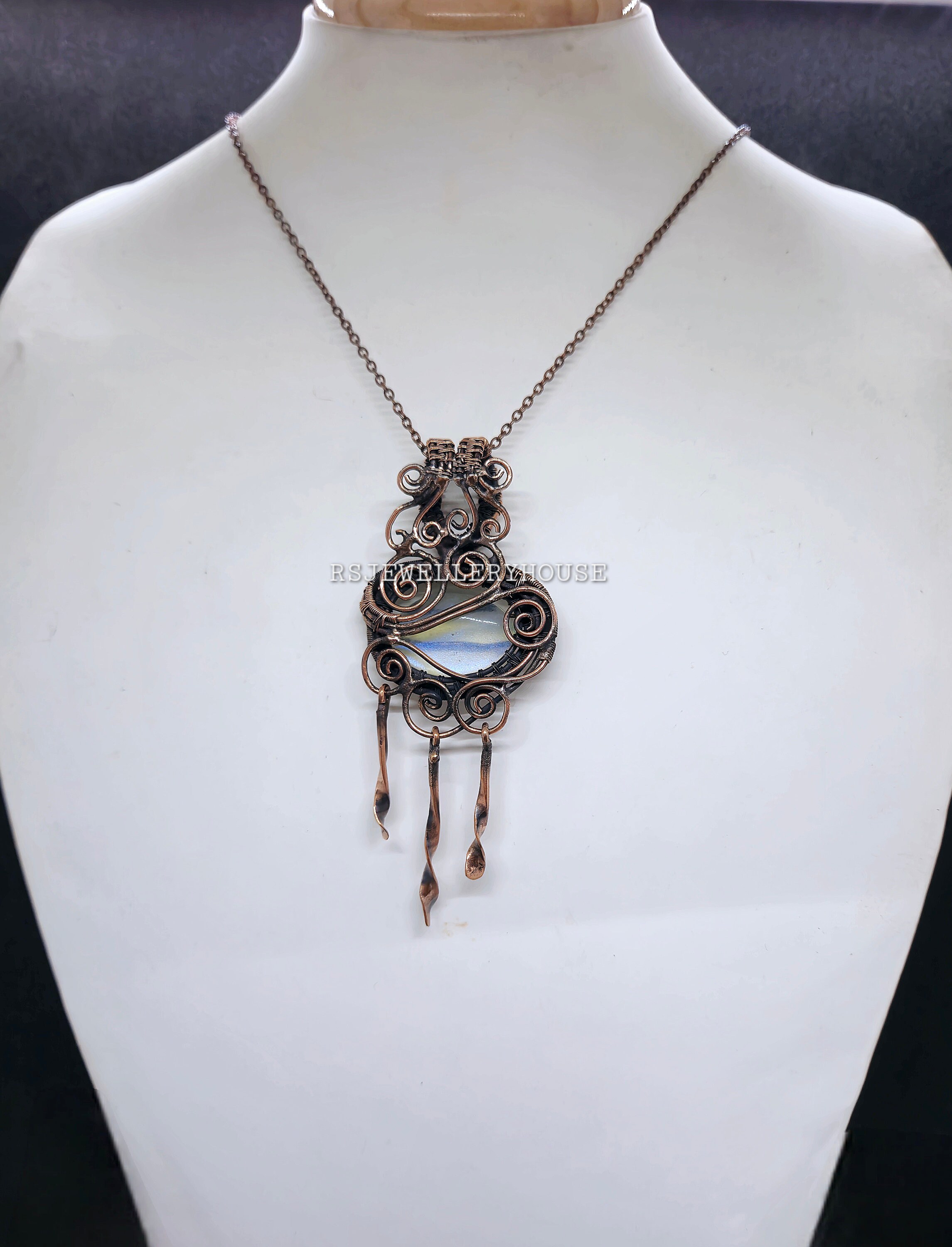 Ciondolo Fatto A Mano In Opale Latte Grezzo - Wire Wrap Rame - Regalo Artigianale Dall'India