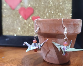 Pendientes de grulla voladora de papel origami hechos a mano