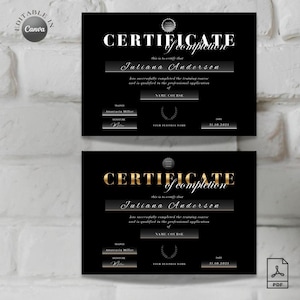 Op de afbeelding: Twee zwarte certificaten met gouden en witte tekst. De certificaten luiden "Certificaat van voltooiing" en bevatten de naam "Juliana Anderson". De certificaten bevatten ook de tekst "Naam van de cursus" en de datum "31.10.2025".