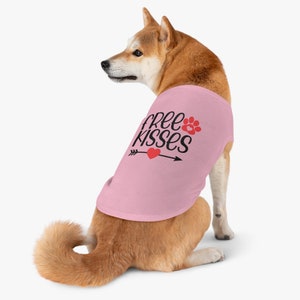 Free Kisses Haustier-Shirt, Hunde-Valentinstags-Shirt, Hunde-Liebhaber-Geschenk, Hundemama-Geschenk, Hundemama-Geschenk, Dackelmama-Geschenk, Dackel-Liebhabergeschenk.