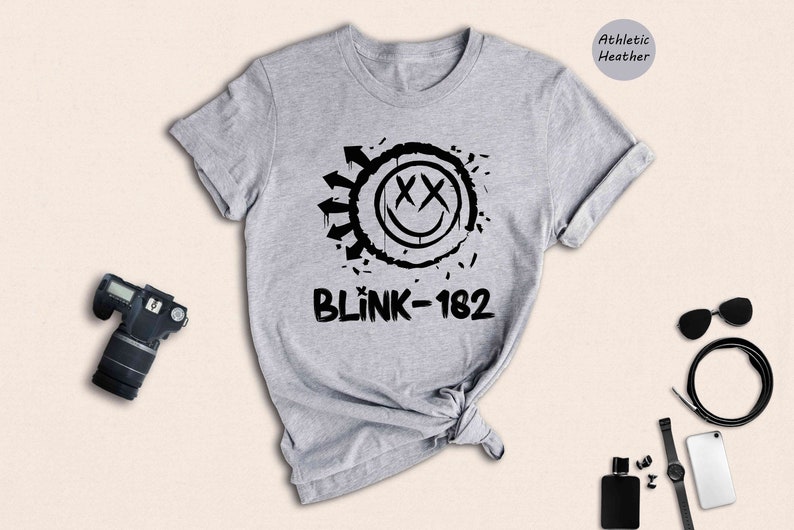 a t - shirt with the words blink - 1932 printed on it