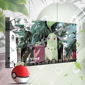 Könnte beinhalten: Leinwandkunst mit einer Chikorita Pokémon-Illustration mit botanischem Hintergrund. Das Kunstwerk enthält den Text "チコリータ" und "No. 0152". Ein rot-weißer Pokéball befindet sich im Vordergrund. Die Leinwandgröße beträgt 40x20 cm.