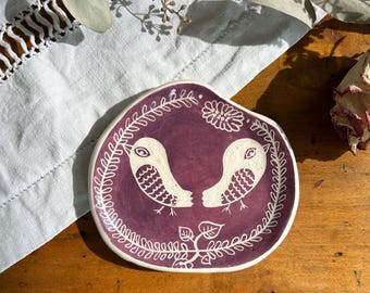 Birds ceramic plate with sgraffito decoration
