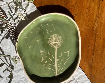 Ceramic plate with sgraffito decoration