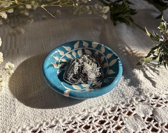 Mini bowl in colored ceramic, decorated with sgraffito