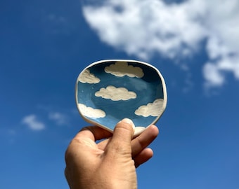 White Clouds ceramic plate with sgraffito decoration