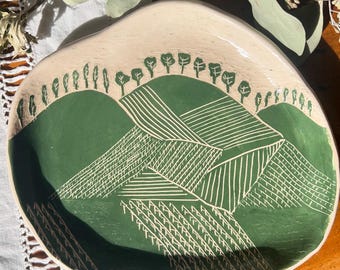 Colline ceramic plate with sgraffito decoration