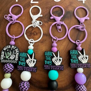 Handgemaakte sleutelhangers - leuke uitspraken Keychainda, have the day you verdient, vibin with my homies, fearVerschillende kleuren en ontwerpen