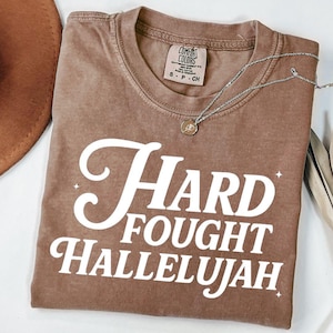 Hard Fought Hallelujah PNG, Christian PNG, Pobierz projekt retro sublimacji, Werset biblijny PNG, Koszulka chrześcijańska, Religijny PNG, Miłośnik Jezusa