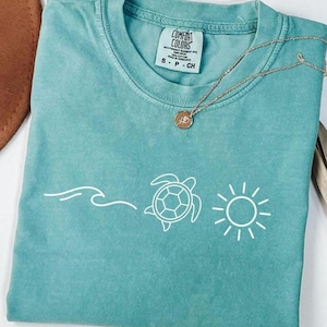 Camiseta de sol con tortuga marina, verano PNG, playa PNG, camiseta de verano, regalo para mujer, camiseta de playa, camiseta de verano para mujer, vibraciones de verano PNG, camiseta de océano