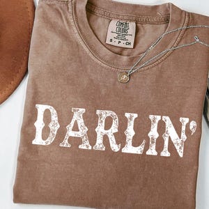 Chemise Darlin', Darlin' Png, chemise de cow-girl, chemise de cow-girl occidentale, chemise du sud, T-shirt occidental, cadeau pour elle, chemise de fille de campagne, cow-girl