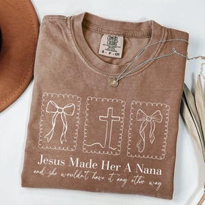 Jesús la convirtió en una abuela (Svg), abuela cristiana (Png), regalo religioso para abuela (Png), camiseta de tía (Png), tía (Png), versículo bíblico (Png)
