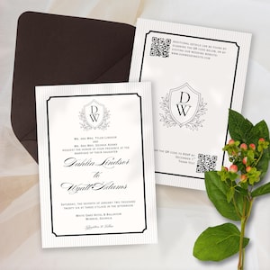 Könnte beinhalten: Elegante Hochzeitseinladung mit schwarzem Rand und einem Wappen mit den Buchstaben "DW", umgeben von Blättern. Die Einladung enthält die Namen des Paares und die Veranstaltungsdetails. Ein passender Umschlag ist sichtbar.