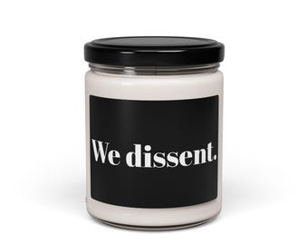 Candela profumata We Dissent, regalo femminista per lei, candela di cera di soia versata a mano, decorazione per la casa con citazione di protesta, regalo attivista, barattolo da 9 once