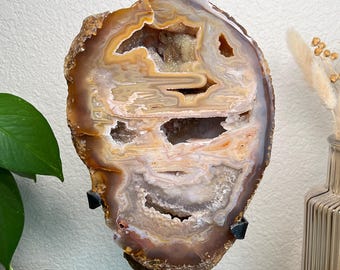 Agate Crystal Geode on stand 4lbs 6.8oz - Brazil