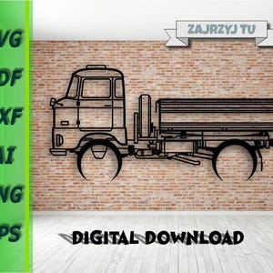 Könnte beinhalten: Schwarz-Weiß-Illustration eines Oldtimer-Lastwagens mit Ladefläche, vor einem Hintergrund aus Backsteinmauerwerk. Das Bild enthält den Text "DIGITAL DOWNLOAD" und Dateitypoptionen: SVG, PDF, DXF, AI, PNG und EPS.