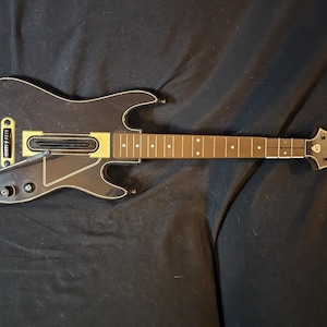 Guitar Hero Controller Activision CE0700 - PS3 PS4 Xbox 360 One Wii wireless