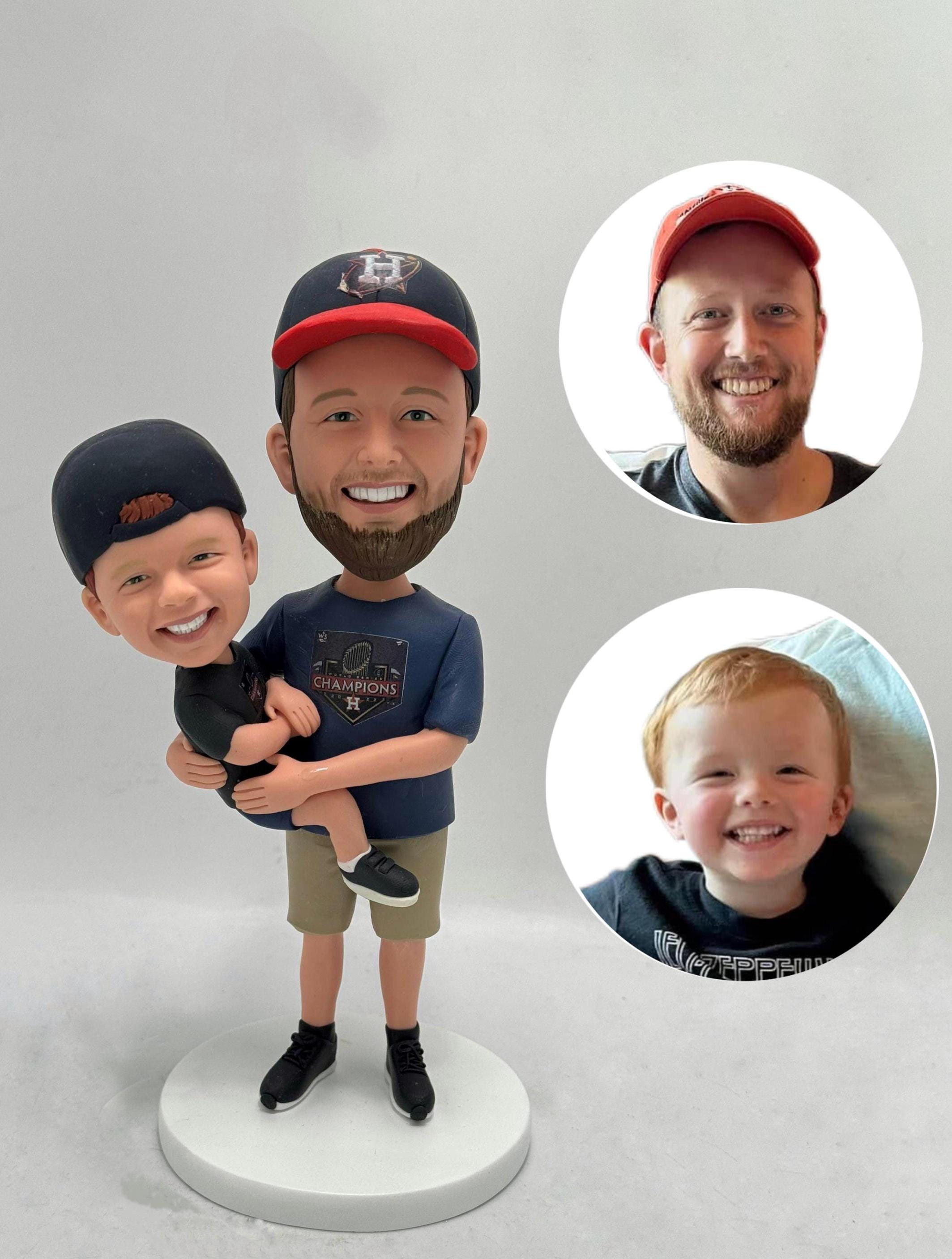Custom father holding baby bobblehead, Custom Christmas Bobbleheads for fasther and son ,family bobblehead,father and son gift bobblehead