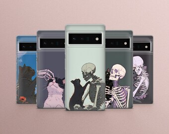 Può includere: Sei custodie per telefono con diversi design che presentano scheletri e gatti. Le custodie sono tutte in bianco e nero con una varietà di design. Una custodia presenta uno scheletro che tiene un gatto, un'altra presenta uno scheletro con un gatto sulla testa e un'altra presenta uno scheletro con un gatto tra le braccia. Le altre custodie presentano un gatto con uno scheletro sulla testa, uno scheletro con un gatto sulla schiena e uno scheletro con un gatto tra le braccia.