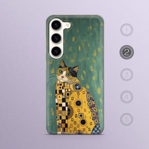 Może przedstawiać: Etui na telefon z zielonym tłem i kolorową ilustracją kota. Kot jest wykonany z geometrycznych kształt&oacute;w w kolorze ż&oacute;łtym, czarnym i białym.