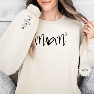 Sudadera personalizada para mamá de tres hijos, suéter personalizado para mamá de tres hijos con el nombre de los niños en la manga, regalo para mamá primeriza, regalo para el Día de la Madre, jersey para mamá
