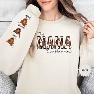 Benutzerdefinierte Kuh Sweatshirt, personalisierte Mama Geschenke, Muttertagsgeschenk, Kuh Print Sweatshirt, Oma Pullover, Bauer Hoodie, Mama liebt ihre Herde