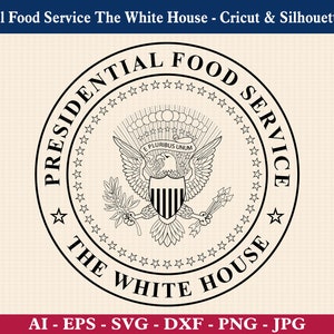 Pode incluir: Ilustração em preto e branco do selo do Serviço de Alimentos Presidencial. O selo apresenta uma águia com uma faixa que diz "E Pluribus Unum" e é cercada por estrelas. O texto "Presidential Food Service The White House" está escrito em torno do selo.
