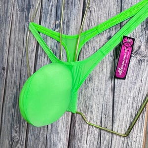 jovanadesign Magnus 4D Thong Neongrön Hög Stretchig Skir Mjukaste Herr Bulge Badkläder Handgjorda i Storbritannien