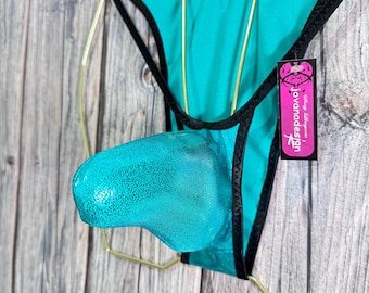 Jovanadesign Bikini de tiro bajo para hombre, color aguamarina brillante con efecto holográfico y ribete negro. Ropa interior de baño hecha a mano en el Reino Unido.