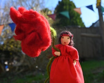 Blumenkind Waldorf Püppchen Jahreszeitentisch Puppe Rose Rot Mohn
