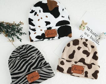 Gorro de punto con estampado de vaca: gorro térmico de invierno con etiqueta de cuero