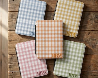 Étui Kindle personnalisé en papier vichy, fermeture magnétique, dragonne, accessoire de lecture, cadeau livresque pour lectrices, cadeau monogramme pour maman