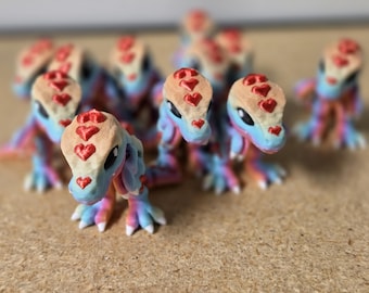 Keychain Heart TRex, Articulated 3D Printed Dino, Cute Fantasy Desk Decor, Valentine Gift, Fidget Toy