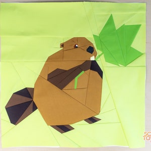 Chonky Maple Beaver Quilt Block Pattern 16x16" Foundation Paper Piece FPP, süßes pummeliges kanadisches Waldtier, das ein Blatt hält