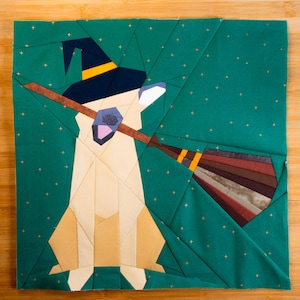 Mönster för quiltblock med häxhund, 14x14" Foundation Paper Piece FPP Trollkarlshund i trollkarlshatt har kusligt söt halloween-kvast i munnen