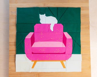 Asientos ocupados: Patrón de bloque de colcha Silla de Rosie 14x14" Pieza de papel base FPP Sillón de gato blanco y esponjoso