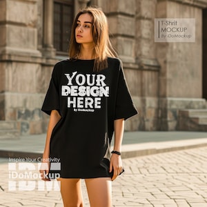 ブラックのオーバーサイズ コンフォートカラー 1717 ユニセックス Tシャツ モックアップ、レディースファッション ブラックオーバーサイズ Tシャツ モックアップ、女性モデル ストリート クール スタイル
