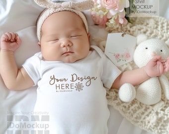 Vit Baby Newborn Onesie Mockup, Vita Kaninskinn 4400, Baby Body Mockup, Babyshower Onesie Mockup, Present till välkommen nyfödd
