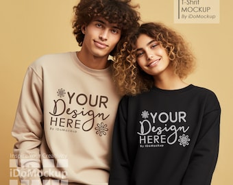 Paar Sand Black Gildan 18000 sweatshirt mockup, paar zwart beige Sweatshirt Mockups, man vrouw model sweatshirt Love Valentines mockup