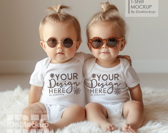 Vit babybody för nyfödd, mockup för tvillingpar, White Rabbit skins 4400, mockup för parbody, Babyshowerbody