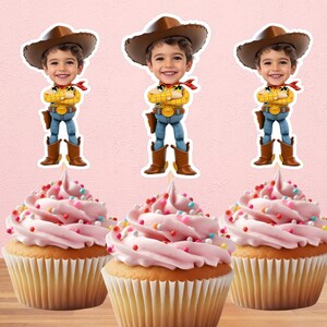 Woody personalisiertes Gesicht Cupcake Toppers | Baby Gesicht Foto Cupcake Toppers | Western Geburtstag Dekor | Digitale Datei | Cowboy Party Thema