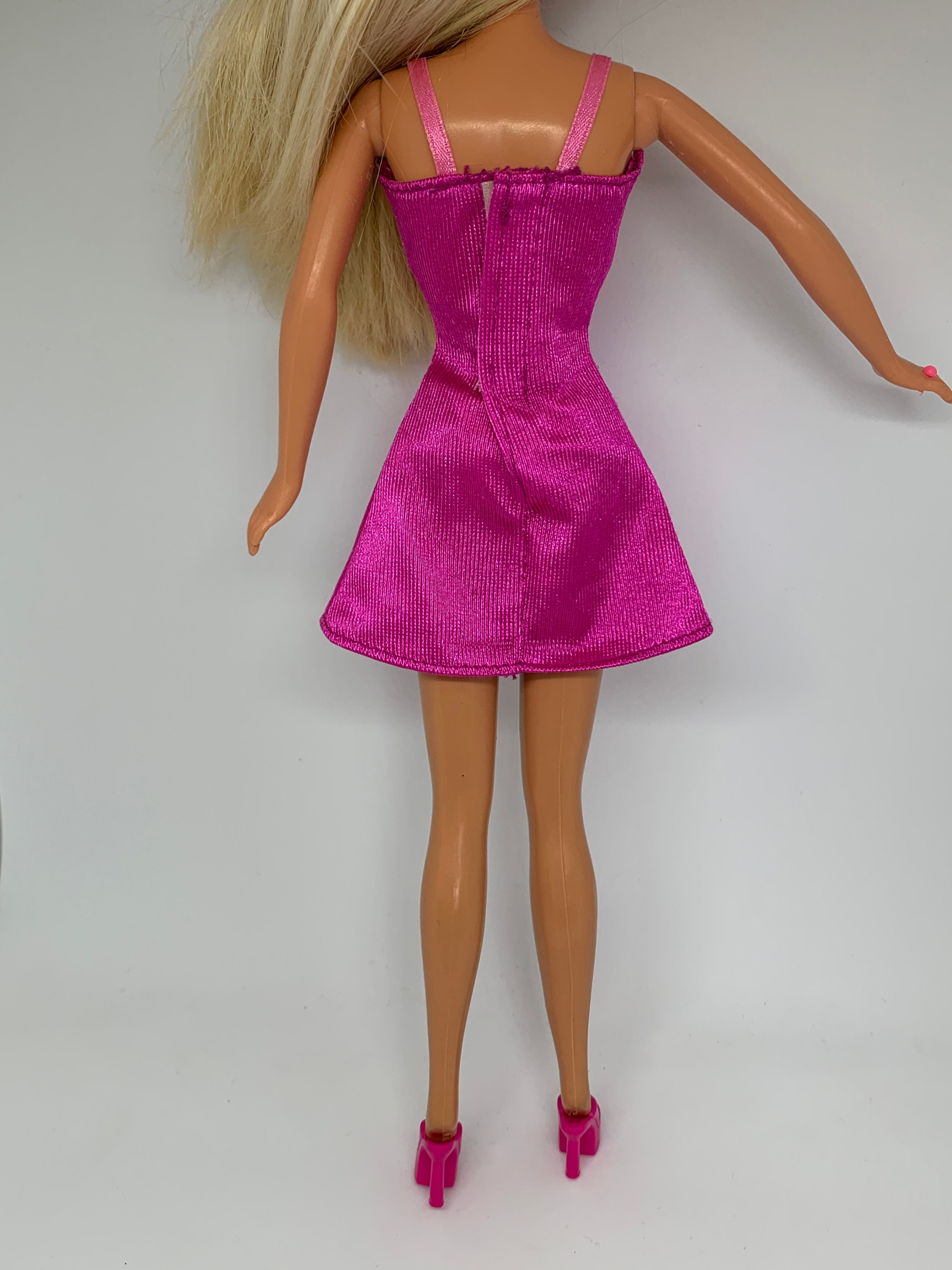 barbie pink metallic dress Amazon.com: Barbie Fashionistas Doll #230 with Blond Hair, Wearing Metallic Pink Minidress with Heart Cut-Out, White Bracelet and Heels : Toys & Games