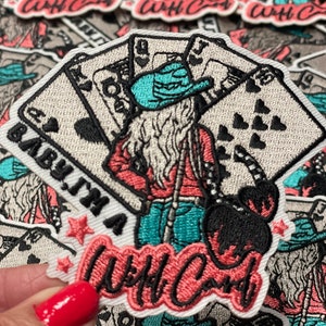 Baby, eu sou um patch Wild Card, patch de chapéu de caminhoneiro, patch Boujee, patch de cowgirl, patch ocidental, patch rosa, patch formal, patch de ferro, faça você mesmo