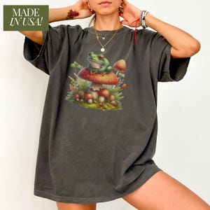 Vintage Inspired Frog and Mushroom Tshirt Cottagecore Comfort Colors Shirt Frog Tee Mushroom Top Botanical Tshirt Nature Lover Gift Womens
