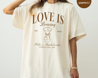 Love is Brewing 独身パーティーシャツ 秋のコーヒーテーマ 花嫁Tシャツ カスタムエスプレッソマティーニシャツ 秋の独身パーティー衣装 独身パーティー