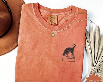 Shirt Black Cat and Books Comfort kleuren lezen Tee Witchy Book Lover Halloween Shirt gezellige herfst kat Lady cadeau 2025 Cute Cat Lovers Tee
